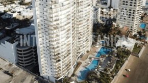 Condominios de lujo en el corazón de la Zona Dorada en Camino Al Mar.